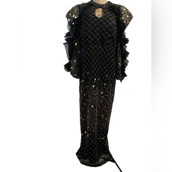 Broken glass gown - Picture 3 of 9